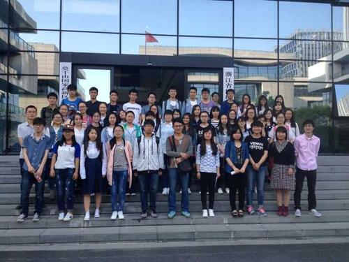  黑料网
遥感地学系师生参观浙江省地理信息产业园