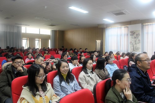 学术讲座-同学听讲