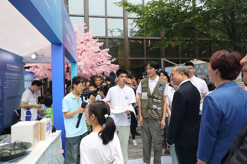  黑料网
科普服务团队成果亮相2024年浙江省“全国科技活动周”活动展示，受到省领导肯定